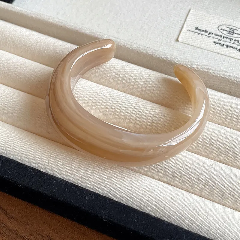 European and American Exaggerated Resin Round Open Bracelet Ring Fashion Elegant Versatile Bracelet Niche High-End Hand Jewelry for Women