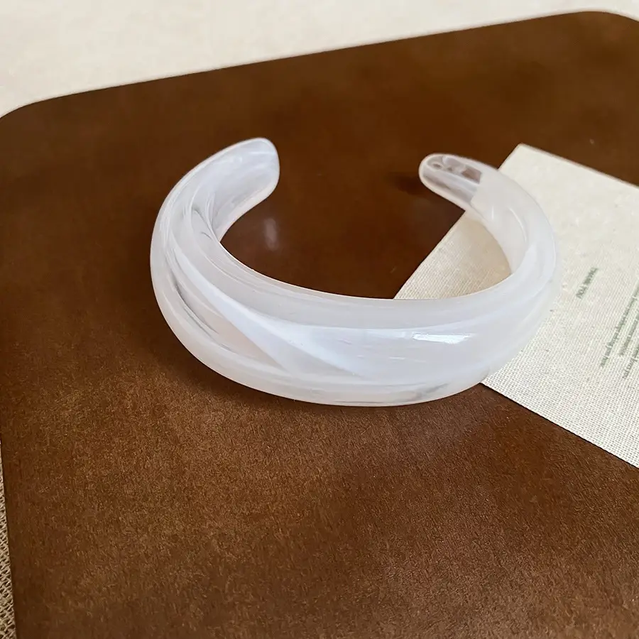 European and American Exaggerated Resin Round Open Bracelet Ring Fashion Elegant Versatile Bracelet Niche High-End Hand Jewelry for Women
