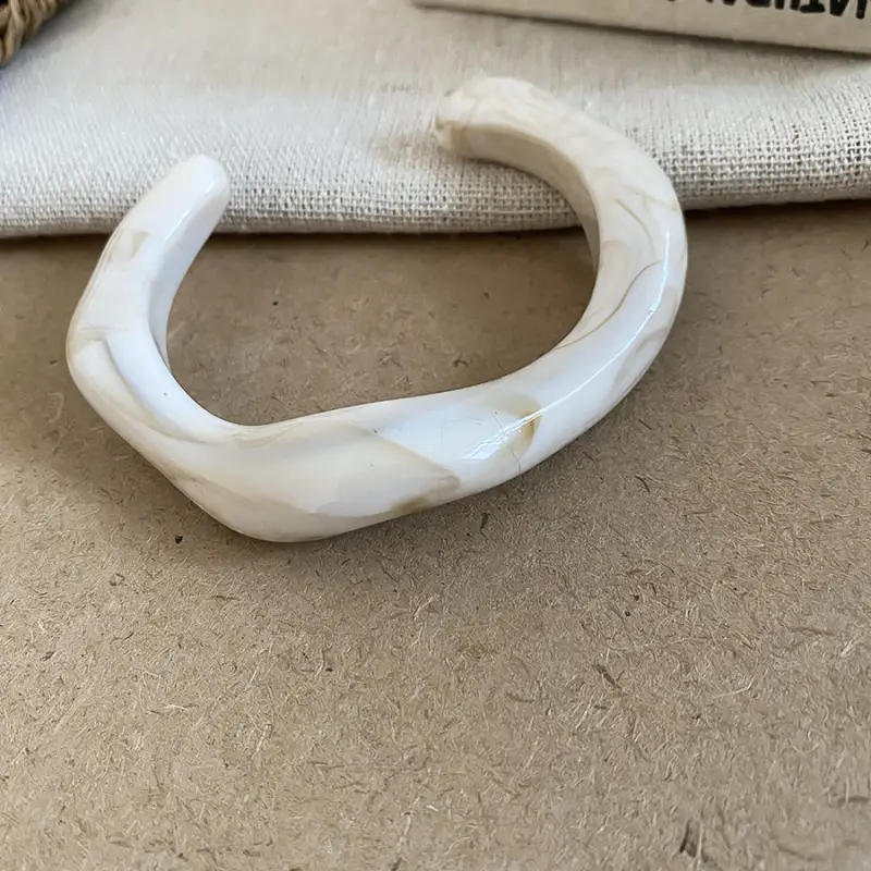 European and American Exaggerated Resin Round Open Bracelet Ring Fashion Elegant Versatile Bracelet Niche High-End Hand Jewelry for Women