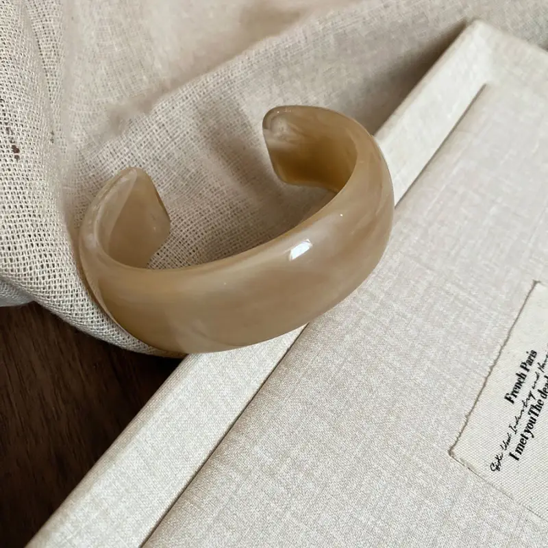 European and American Exaggerated Resin Round Open Bracelet Ring Fashion Elegant Versatile Bracelet Niche High-End Hand Jewelry for Women