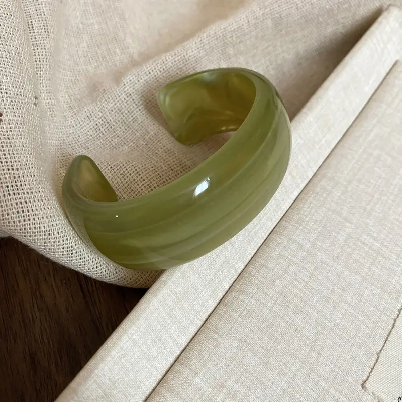 European and American Exaggerated Resin Round Open Bracelet Ring Fashion Elegant Versatile Bracelet Niche High-End Hand Jewelry for Women