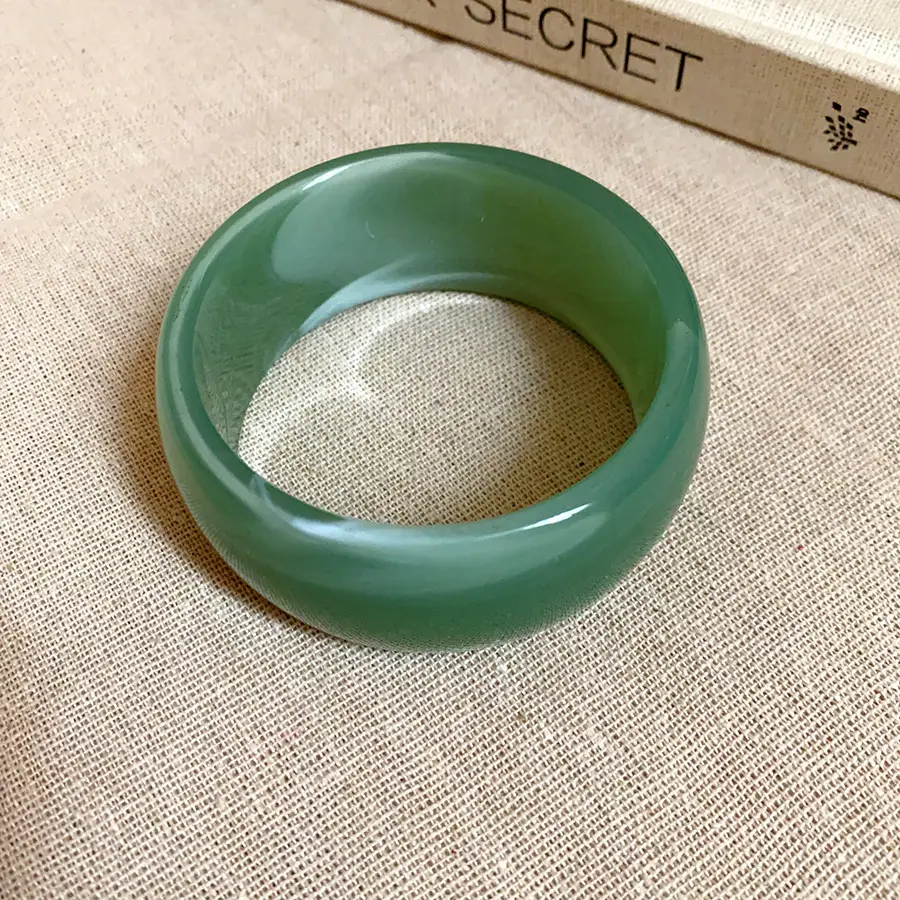 European and American Exaggerated Resin Round Open Bracelet Ring Fashion Elegant Versatile Bracelet Niche High-End Hand Jewelry for Women