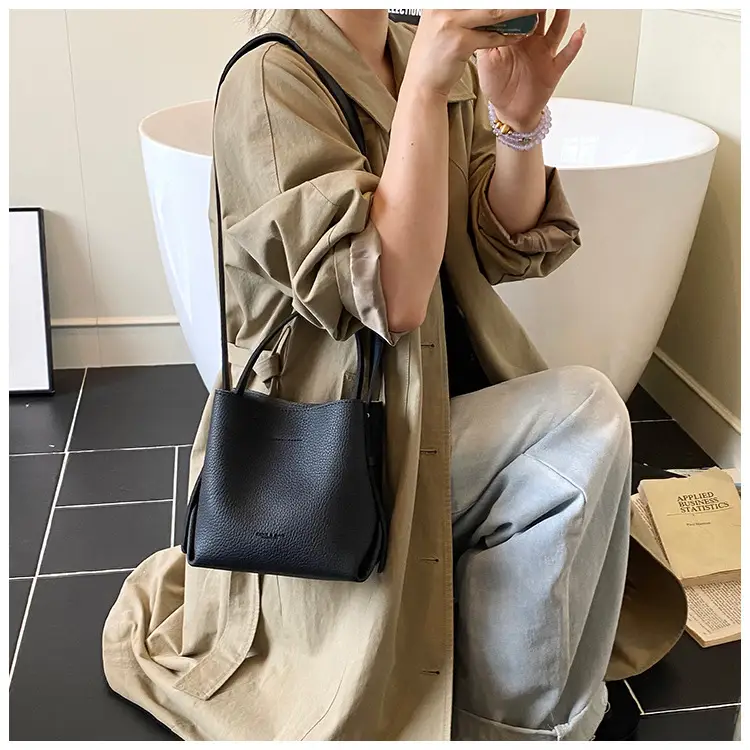 Red Korean Pattern Handbag Women's 2025 New Trendy — feature 31