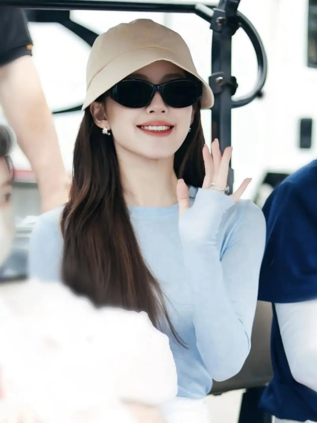 Square Frame UV400 Sunglasses Milky White Fake Acetate β feature 5