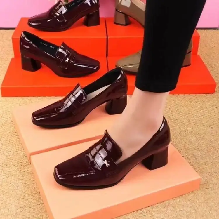 Square Toe Thick Heel Flats for Women 2025 New Autum Soft Leather British Style Small Leather Shoes Spring Style Medium Heel Patent Leather Women's Shoes — feature 6