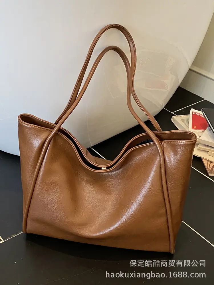 Large Capacity Women's Brown Leather Shoulder Bag - Image 9