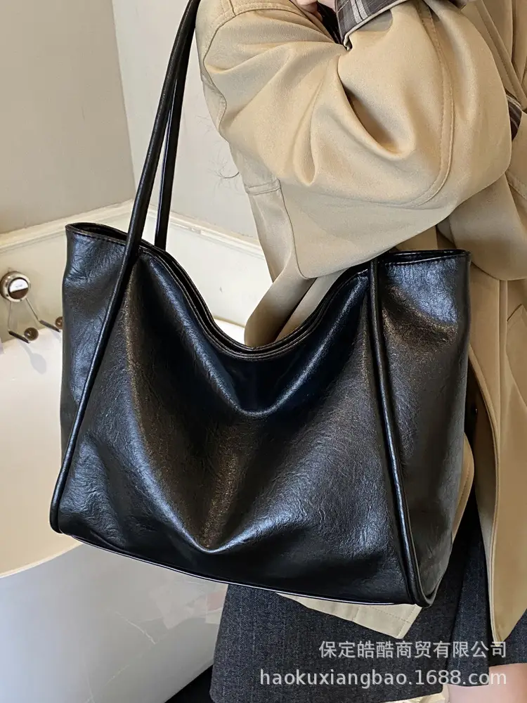 Large Capacity Women's Brown Leather Shoulder Bag - Image 10
