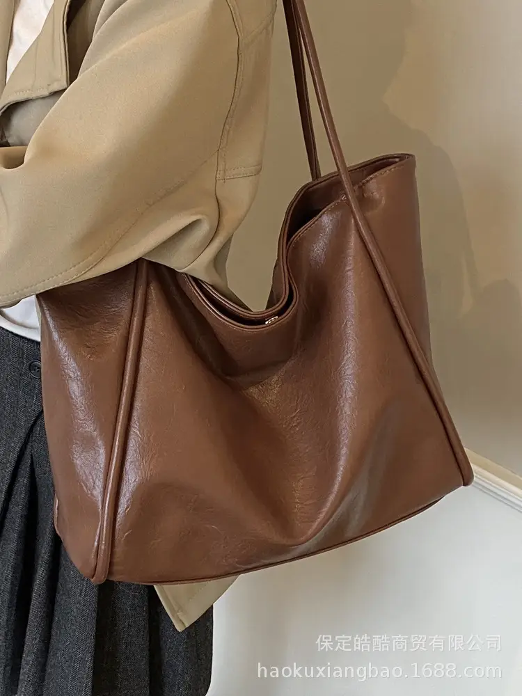 Large Capacity Women's Brown Leather Shoulder Bag - Image 11