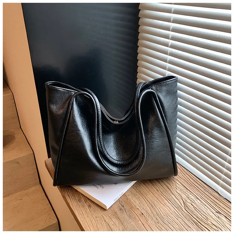 Large Capacity Women's Brown Leather Shoulder Bag — feature 23