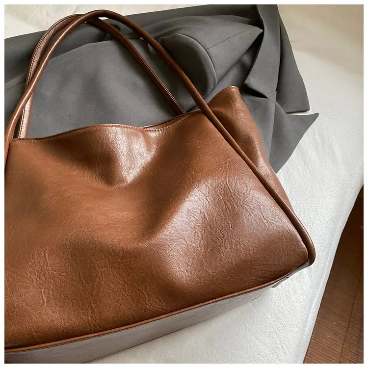 Large Capacity Women's Brown Leather Shoulder Bag — feature 6