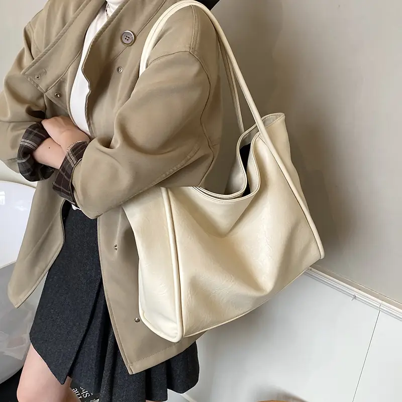 Large Capacity Women's Brown Leather Shoulder Bag - Image 2
