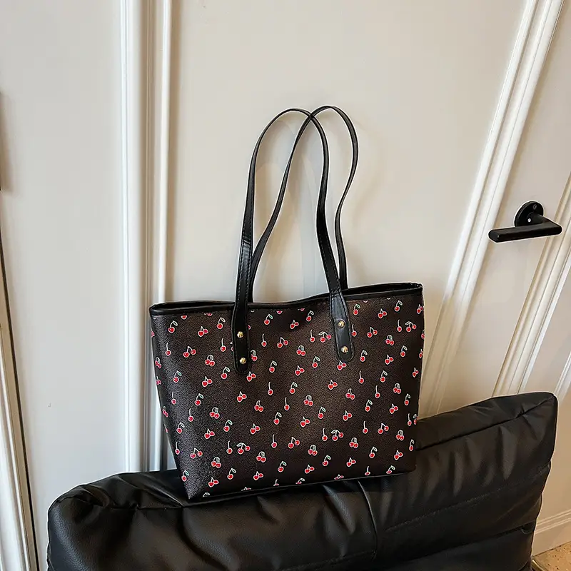 Women's Pink Heart Print Tote Bag