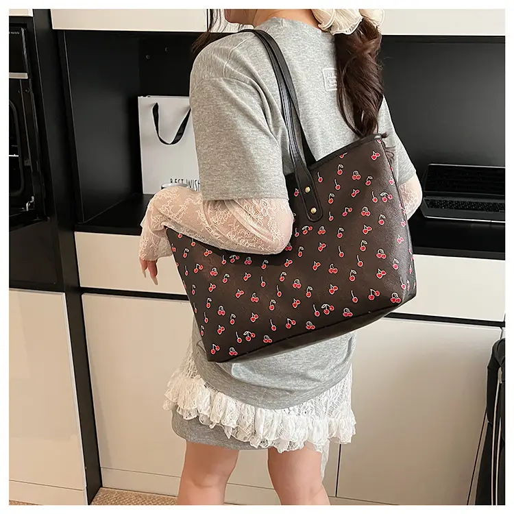 Women's Pink Heart Print Tote Bag — feature 10