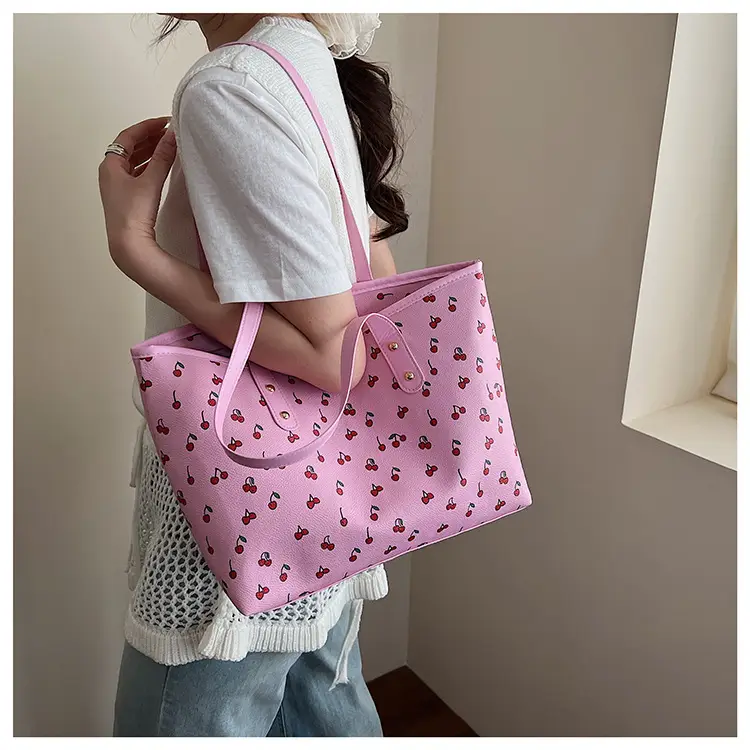 Women's Pink Heart Print Tote Bag — feature 15