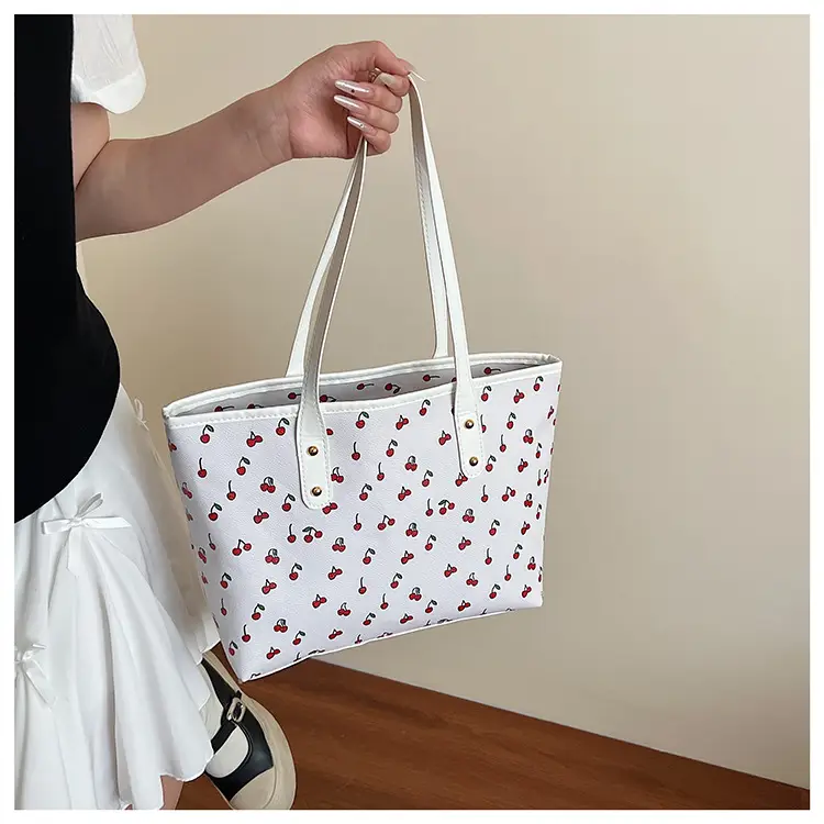 Women's Pink Heart Print Tote Bag — feature 17