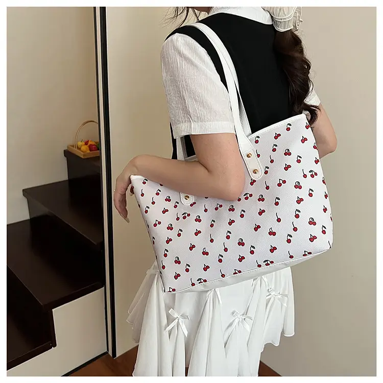 Women's Pink Heart Print Tote Bag — feature 19