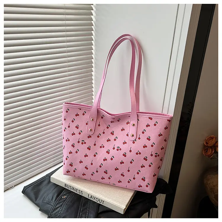 Women's Pink Heart Print Tote Bag — feature 21