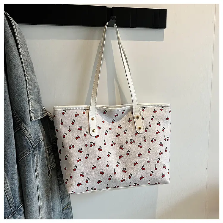 Women's Pink Heart Print Tote Bag — feature 22