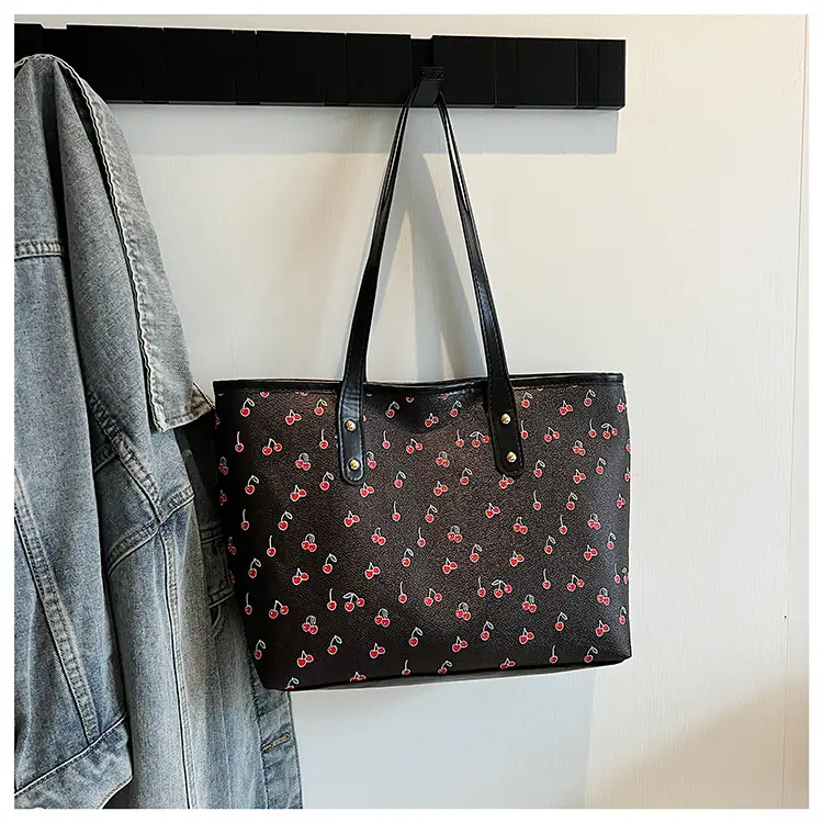 Women's Pink Heart Print Tote Bag — feature 24