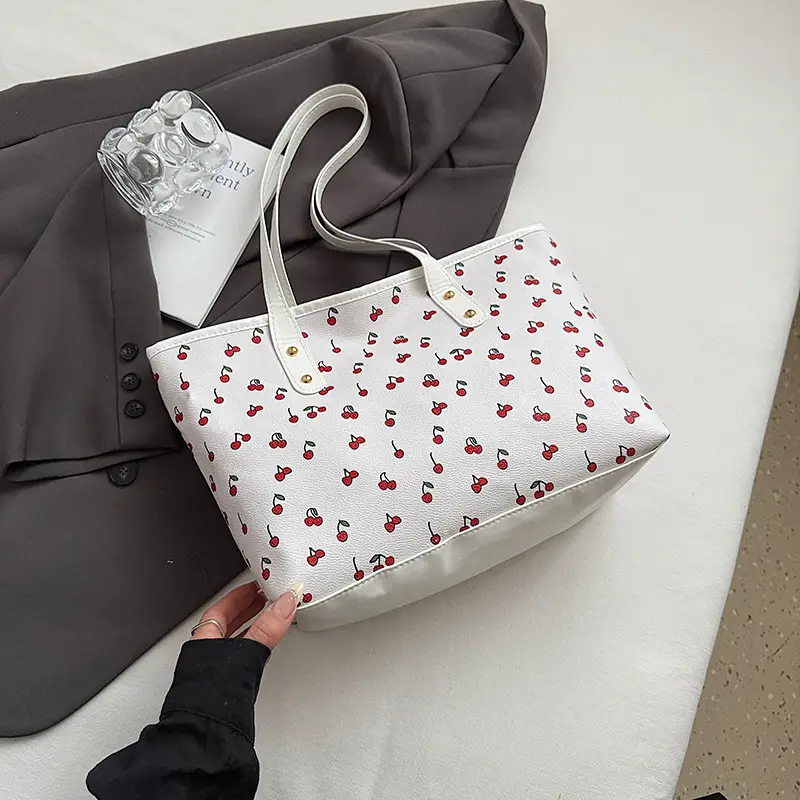 Women's Pink Heart Print Tote Bag