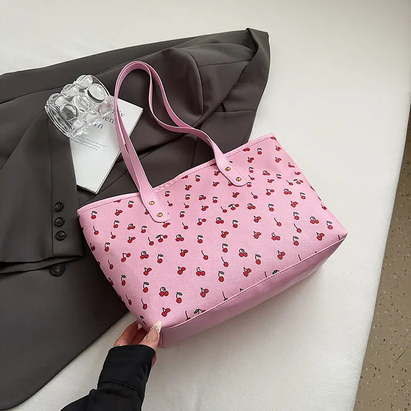 Women's Pink Heart Print Tote Bag