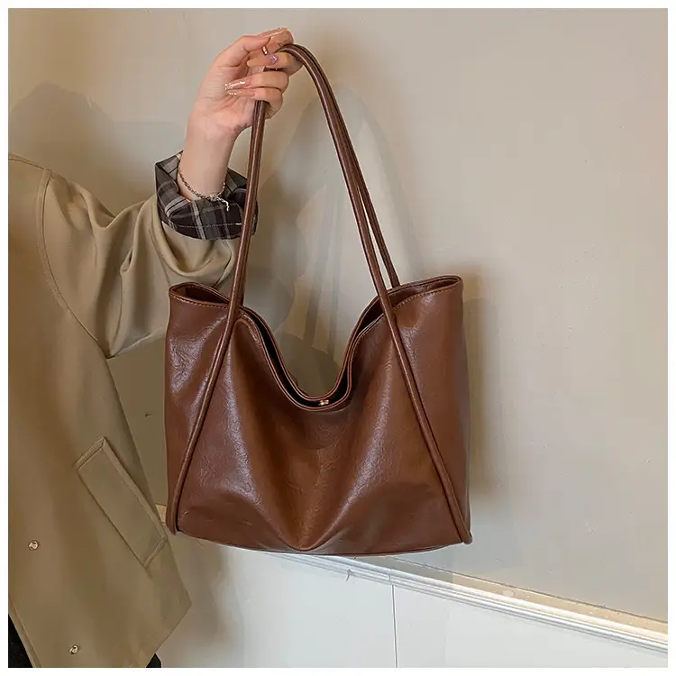 Women Large Capacity Leather Tote Bag Brown 2025 — feature 20