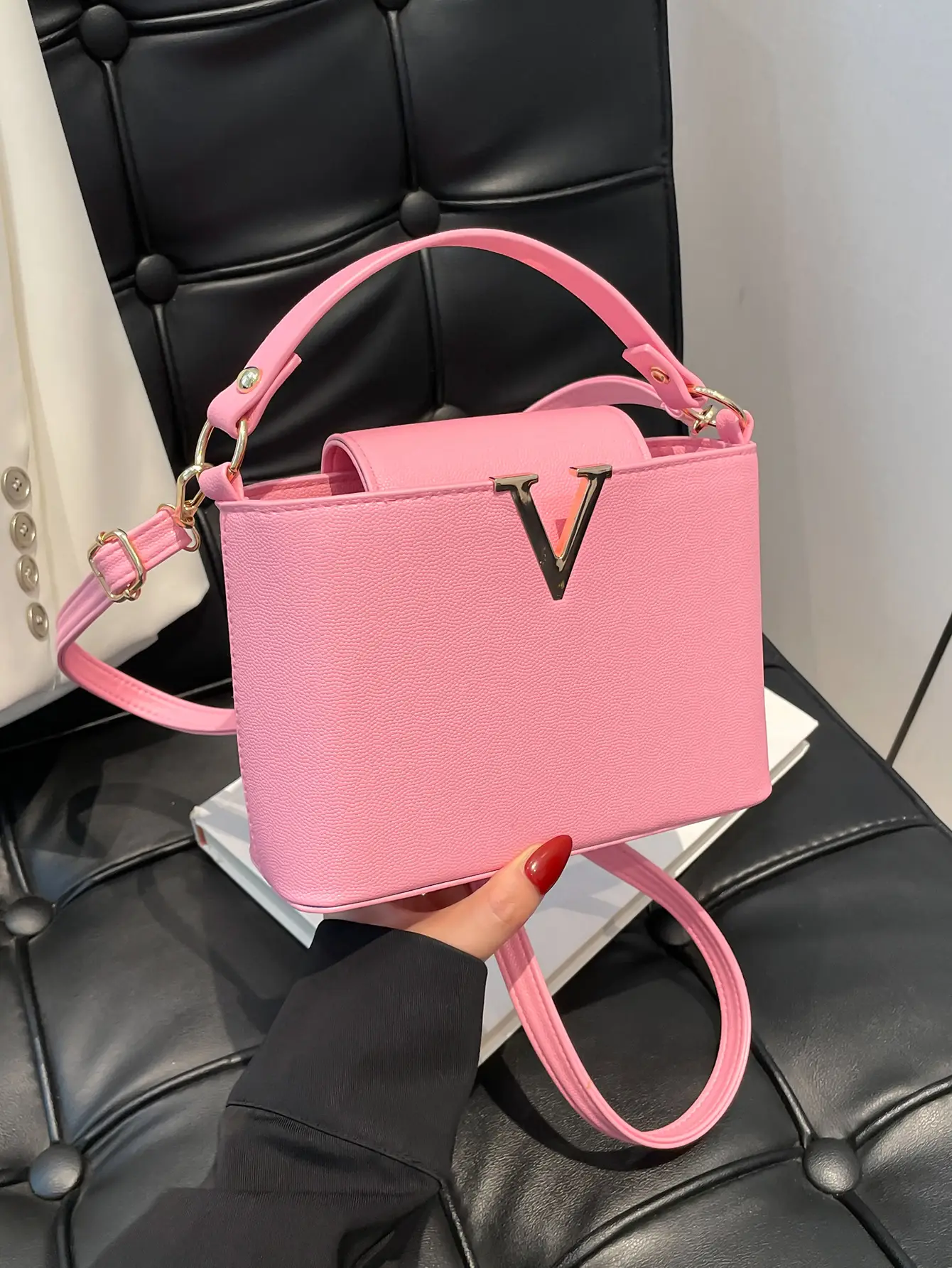 Pink V-Logo Women's Handbag 2025 - Image 7