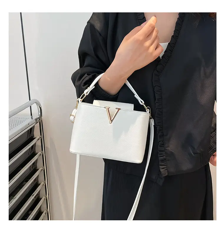 Pink V-Logo Women's Handbag 2025 — feature 16
