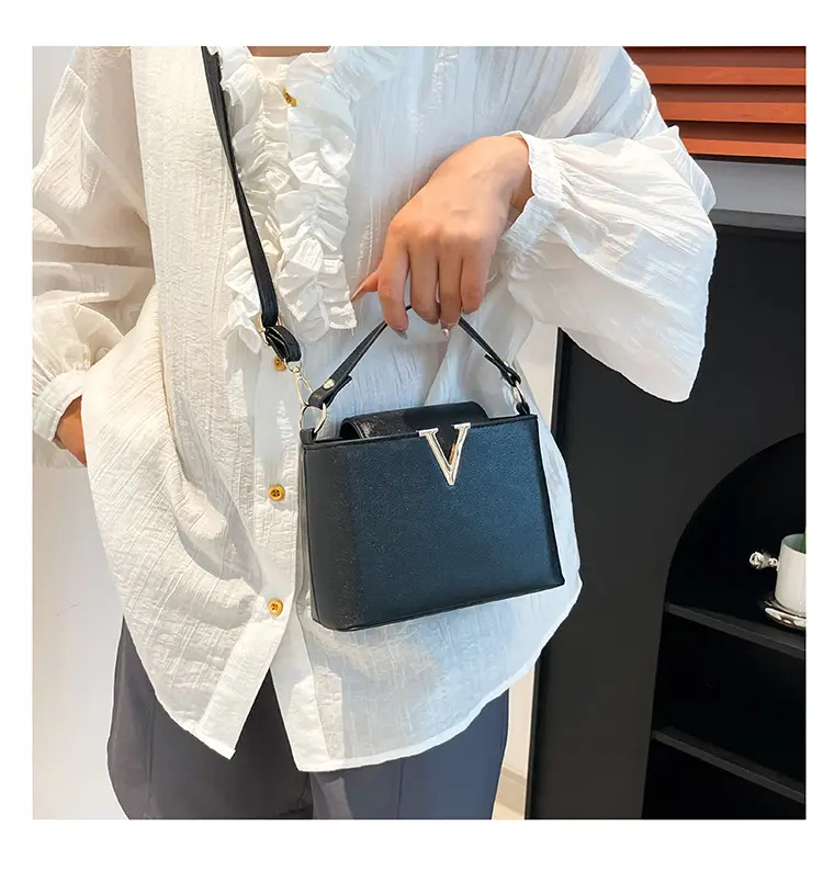 Pink V-Logo Women's Handbag 2025 — feature 20