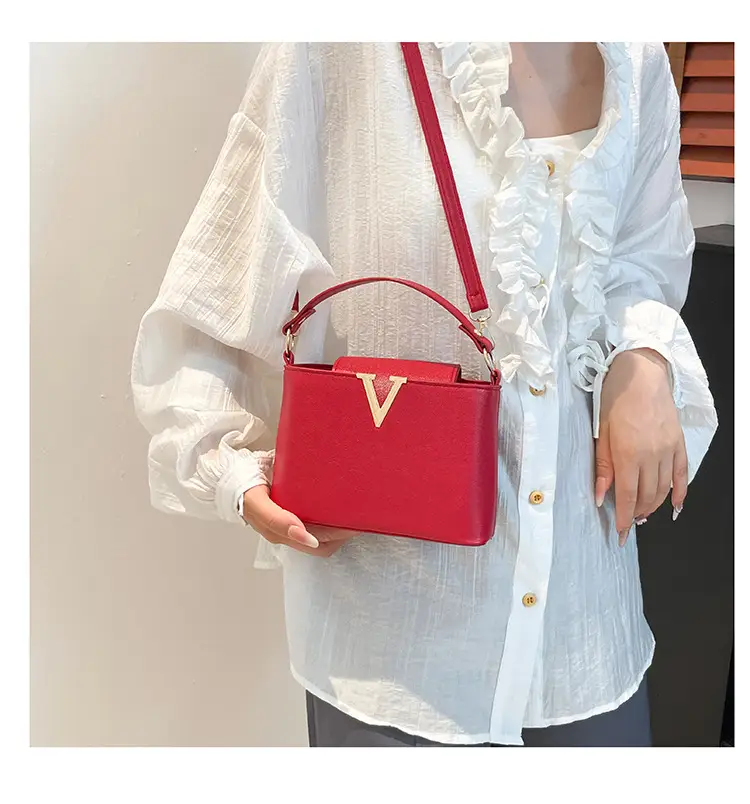 Pink V-Logo Women's Handbag 2025 — feature 23