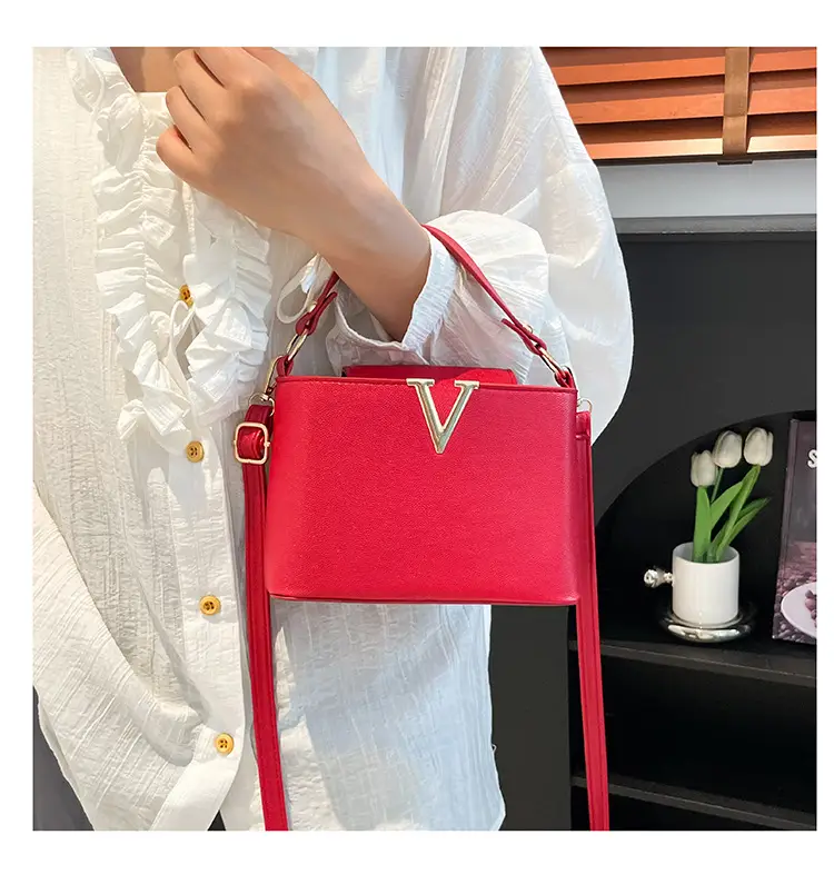 Pink V-Logo Women's Handbag 2025 — feature 24