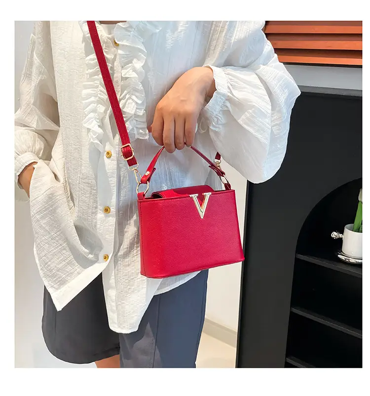 Pink V-Logo Women's Handbag 2025 — feature 25