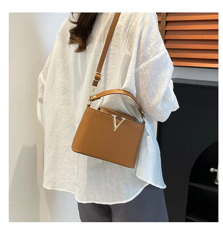 Pink V-Logo Women's Handbag 2025 — feature 28