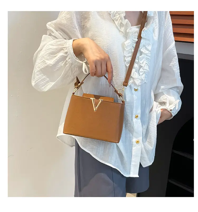Pink V-Logo Women's Handbag 2025 — feature 29