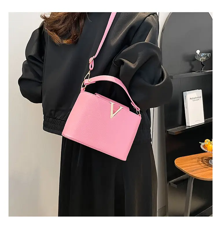 Pink V-Logo Women's Handbag 2025 — feature 35