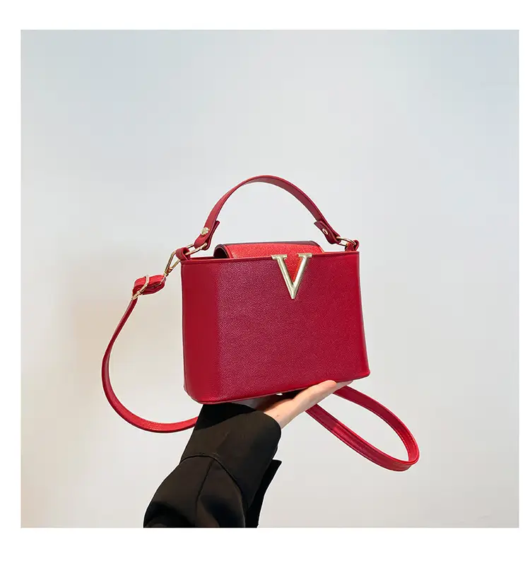 Pink V-Logo Women's Handbag 2025 — feature 40