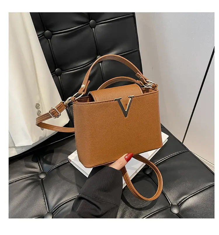 Pink V-Logo Women's Handbag 2025 — feature 42