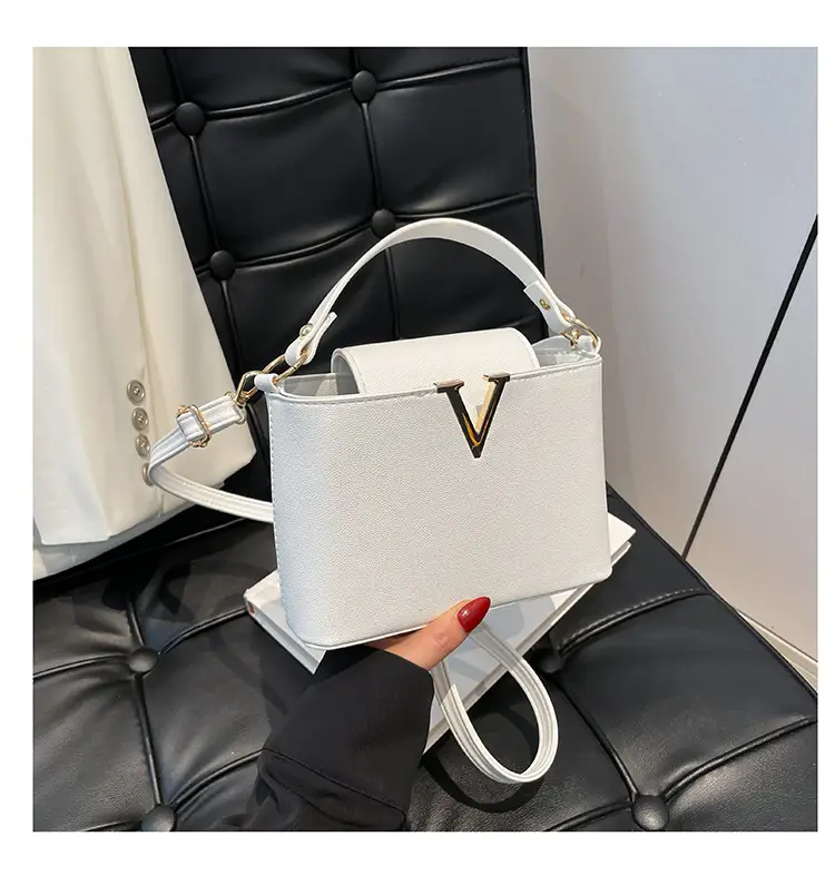 Pink V-Logo Women's Handbag 2025 — feature 43