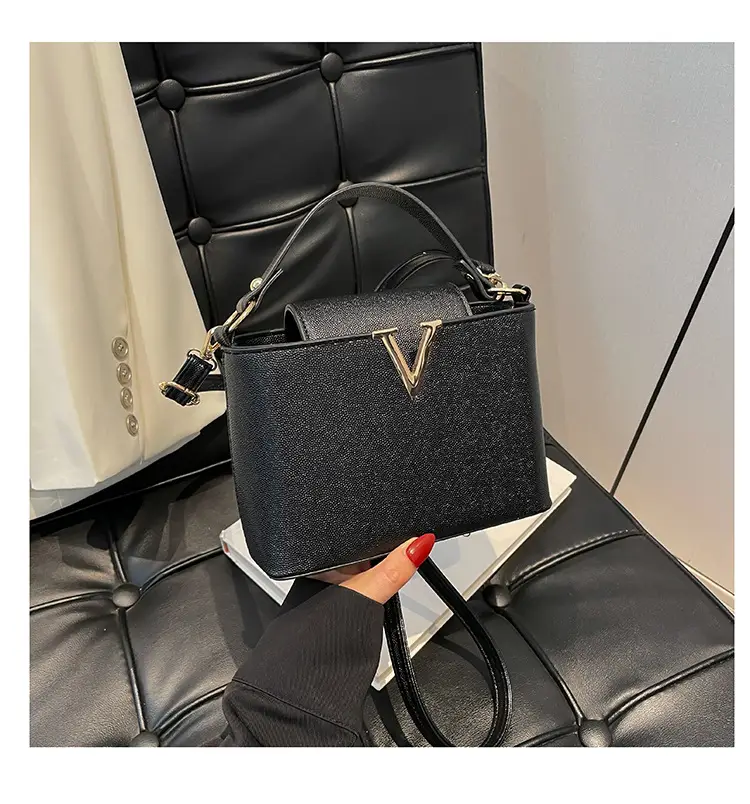Pink V-Logo Women's Handbag 2025 — feature 44