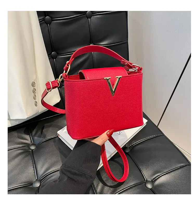 Pink V-Logo Women's Handbag 2025 — feature 45