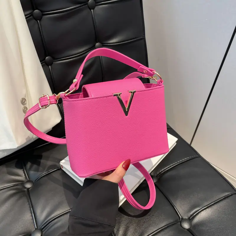 Pink V-Logo Women's Handbag 2025 - Image 5