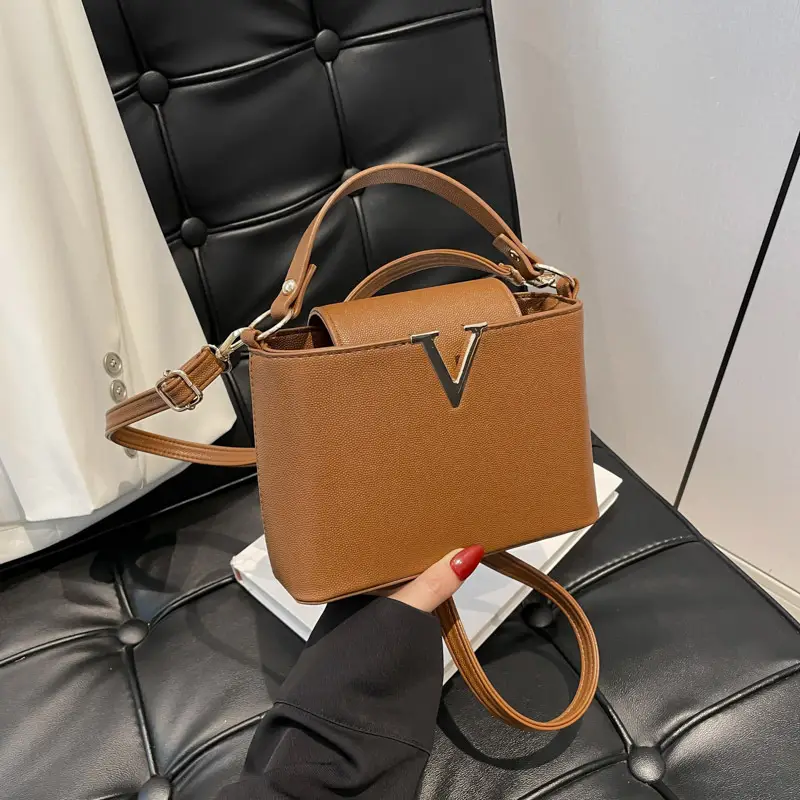 Pink V-Logo Women's Handbag 2025 - Image 6