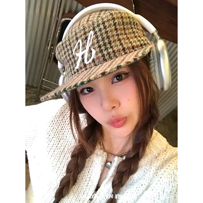 Women Black Houndstooth Embroidered Baseball Cap - Image 5