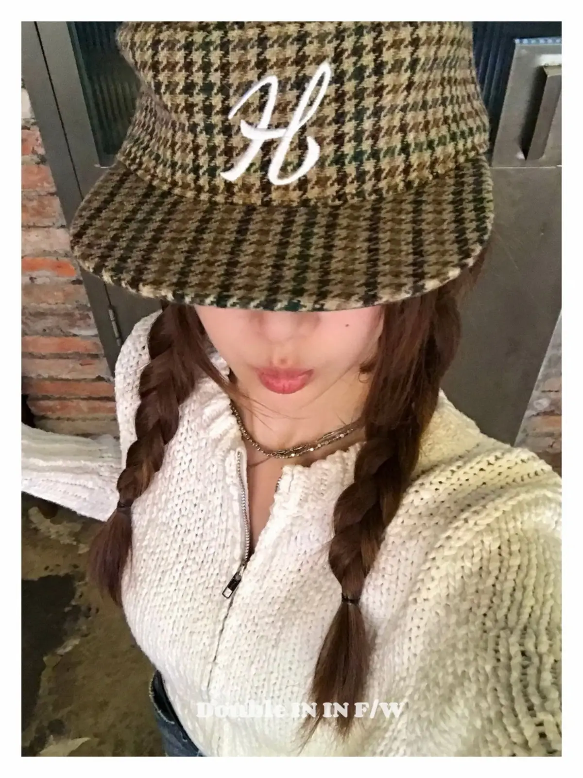 Women Black Houndstooth Embroidered Baseball Cap — feature 10