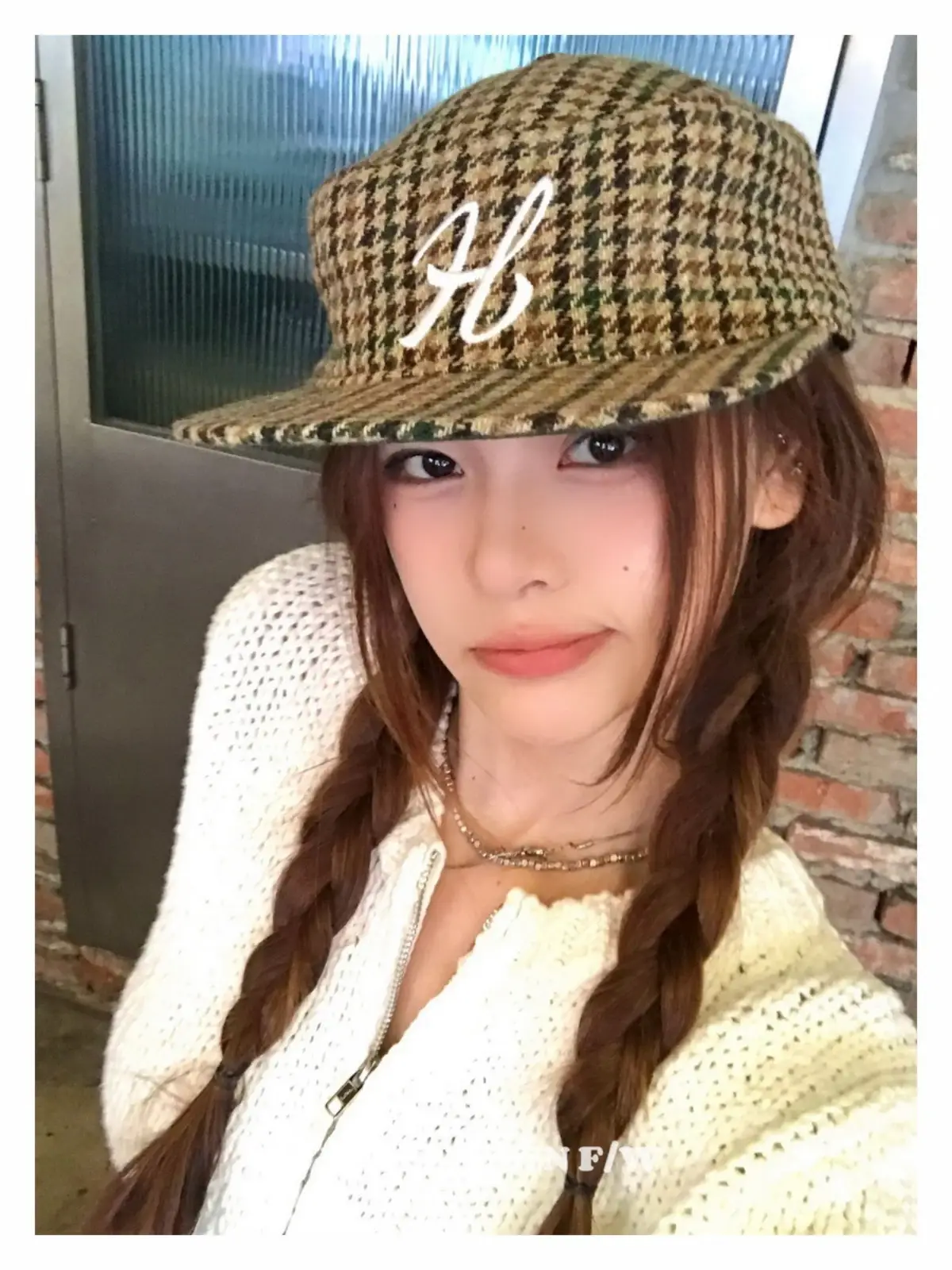 Women Black Houndstooth Embroidered Baseball Cap — feature 11