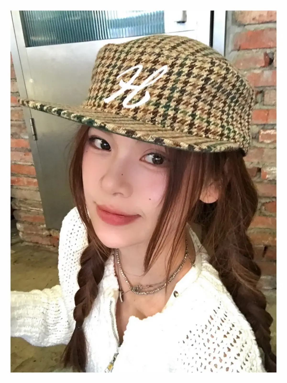 Women Black Houndstooth Embroidered Baseball Cap — feature 12