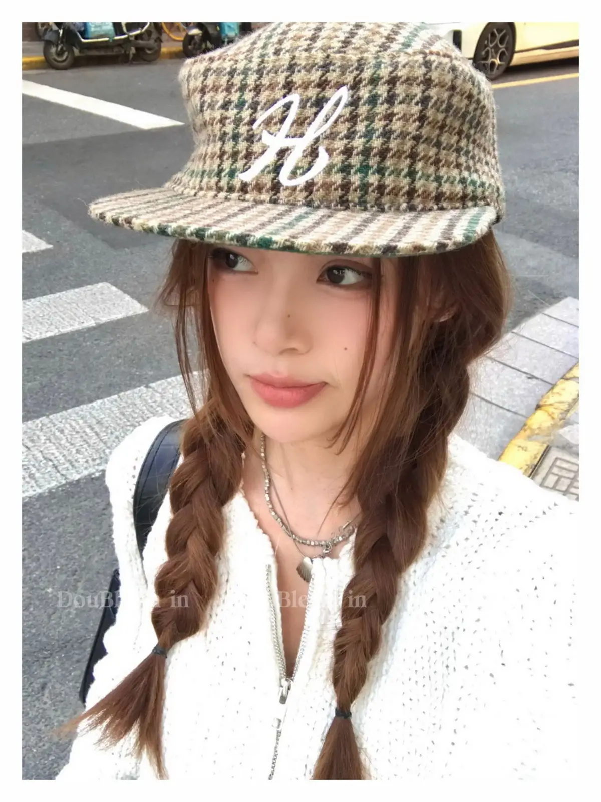 Women Black Houndstooth Embroidered Baseball Cap — feature 14