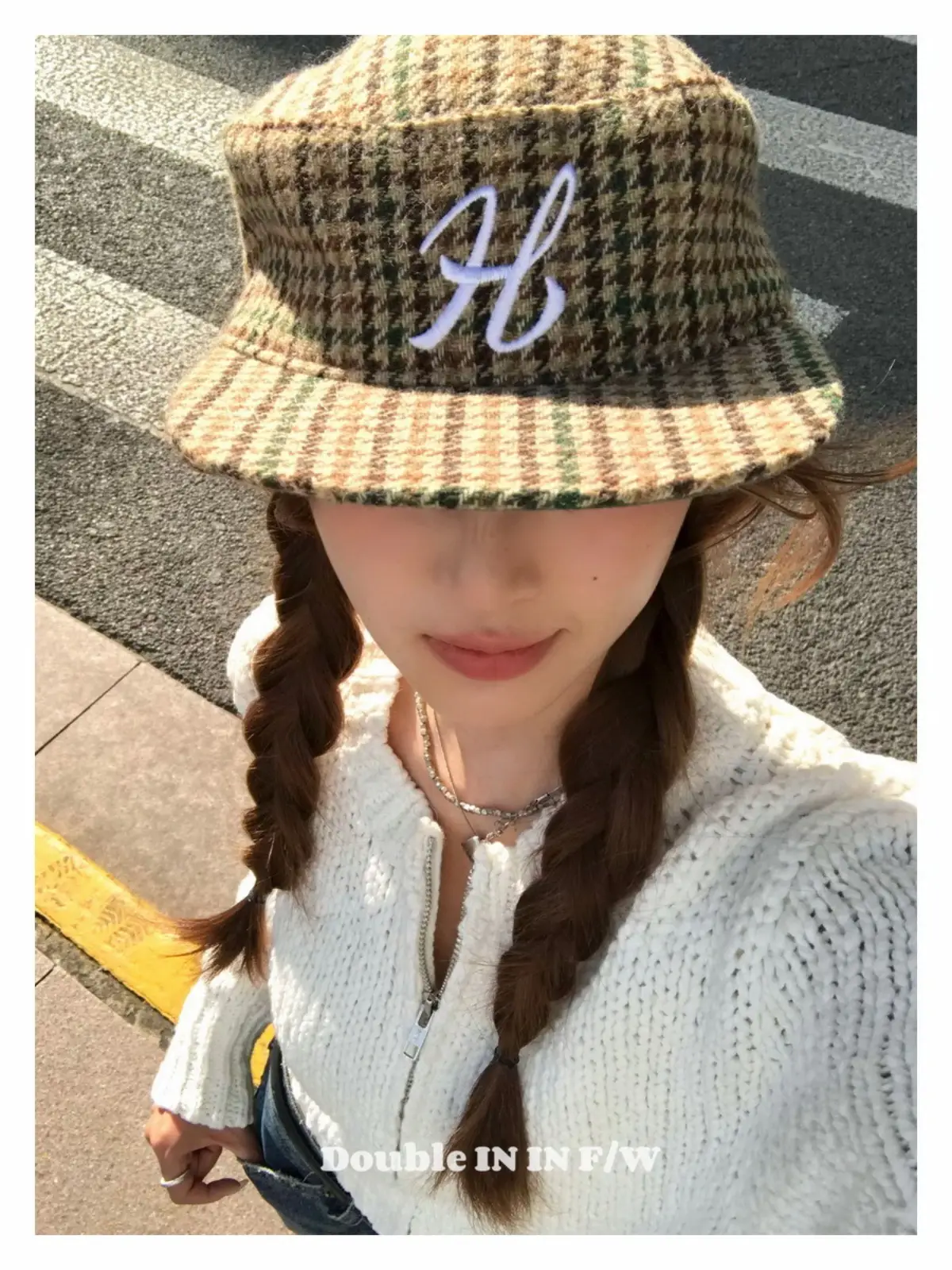Women Black Houndstooth Embroidered Baseball Cap — feature 3