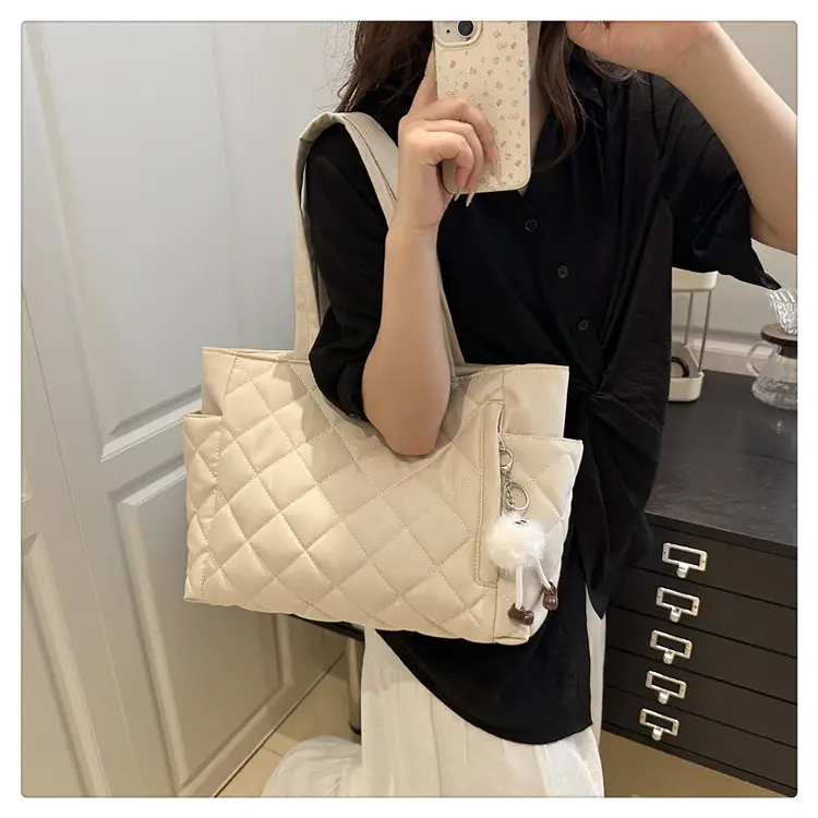 Black Quilted Women's Shoulder Bag 2025 New Commuter — feature 10