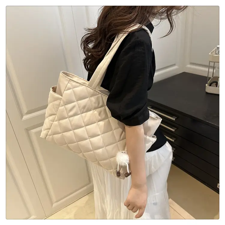 Black Quilted Women's Shoulder Bag 2025 New Commuter — feature 11